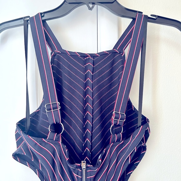 NWT Bebe Cut Out Belted Striped Sleeveless Wide Leg Jumpsuit Size 6 - Picture 10 of 14